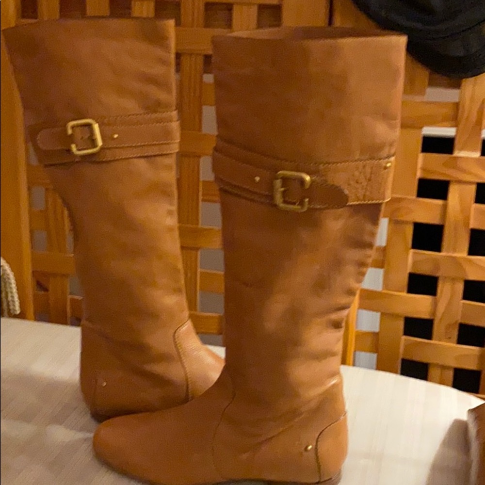 Beautiful flat Chloe decorative buckle boot